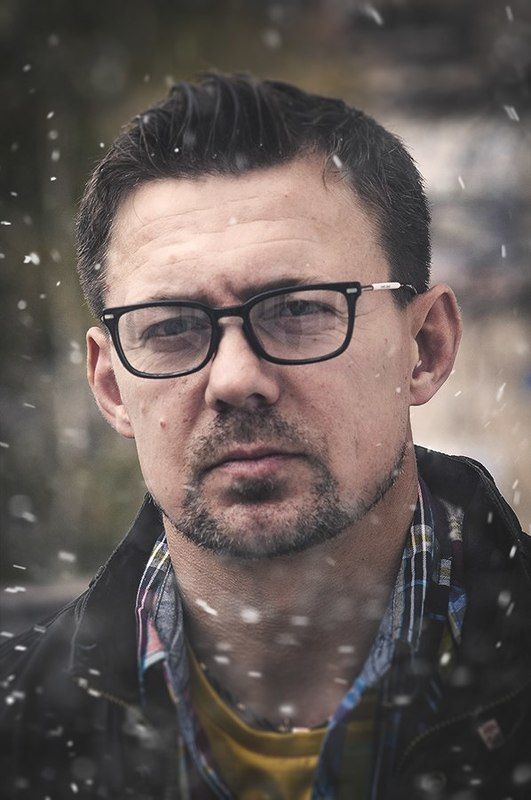 портрет,мужчина,парень,очки,снег,жанр,стрит,взгляд,глаза ***photo preview