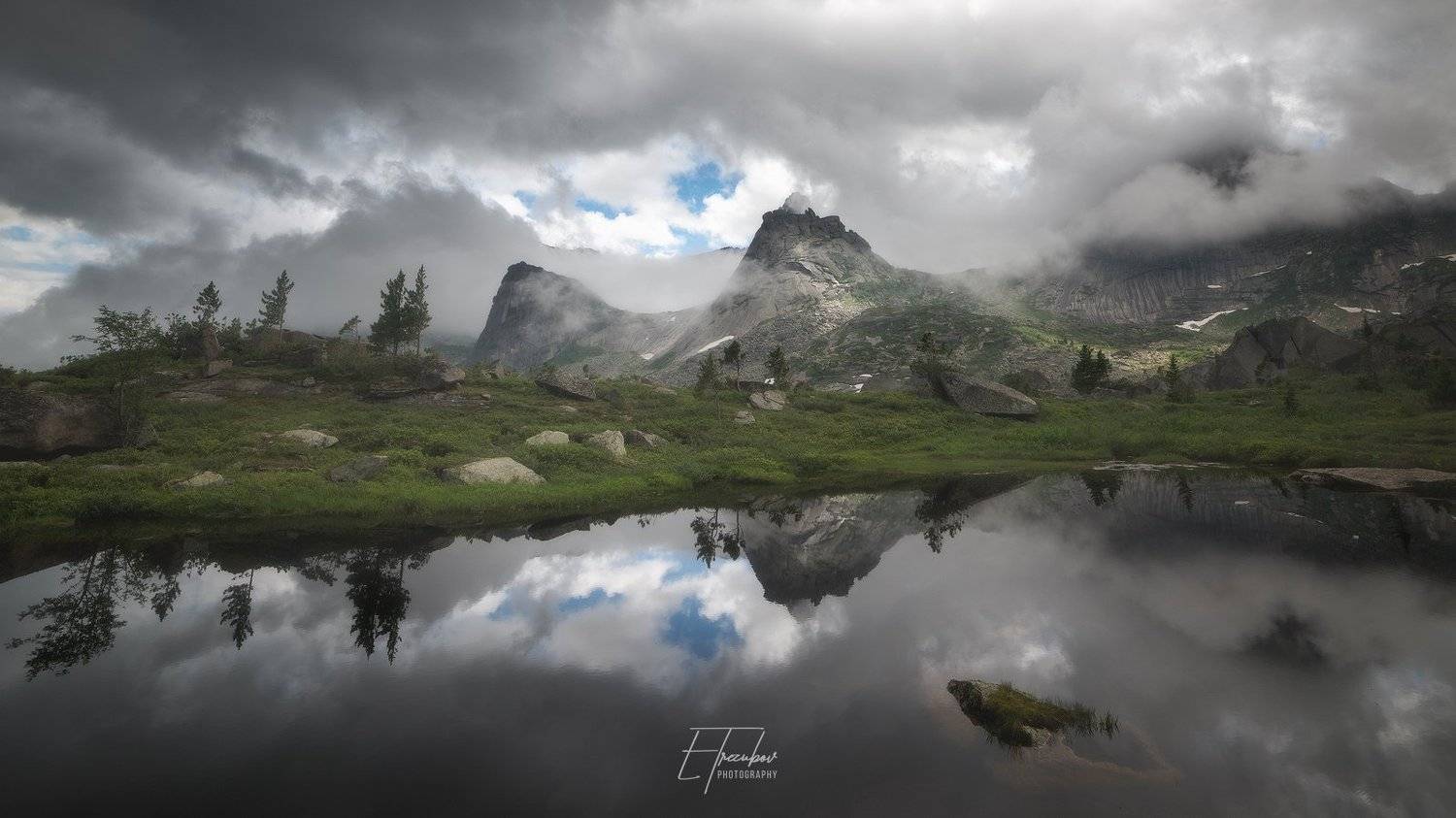 ергаки, озеро, погода, тучи, облака, лес, деревья, отражение, парабола, сибирь, красноярск, саяны, западный сан, горы, Евгений Трезубов