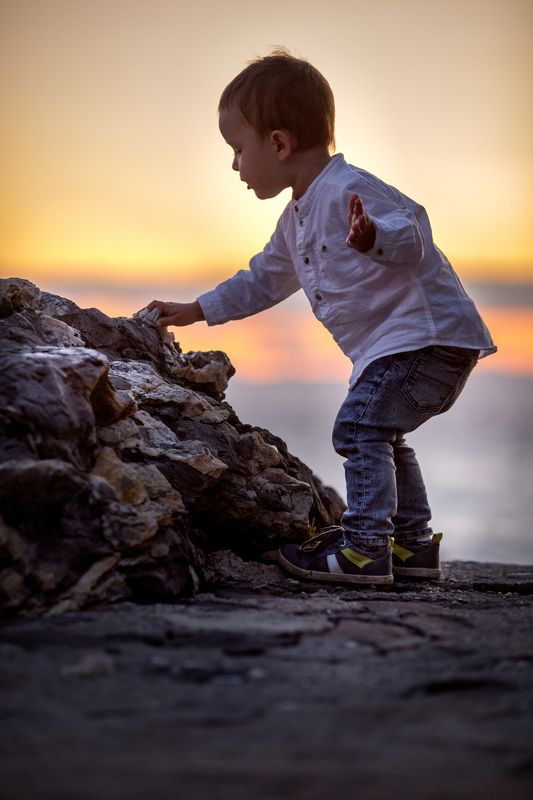 kids, мальчик, дети, море, камни, закат photo preview