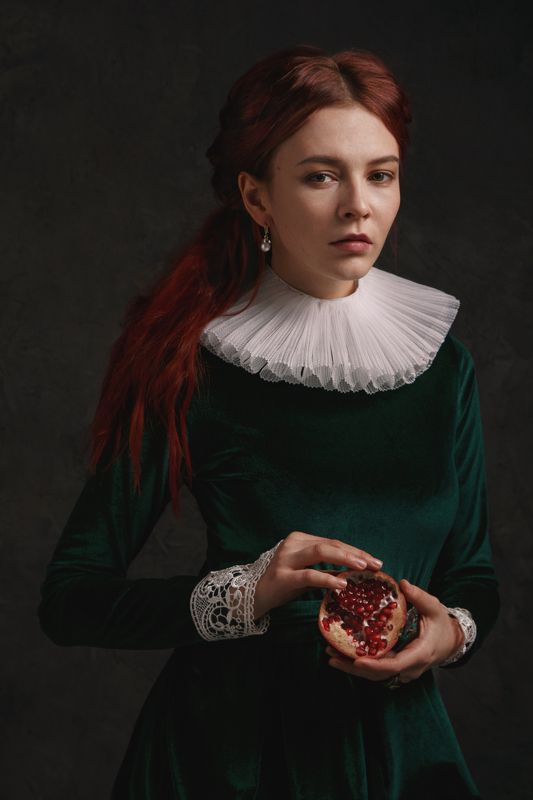 девушка, гранат, арт, стилизация, портрет Девушка с гранатомphoto preview