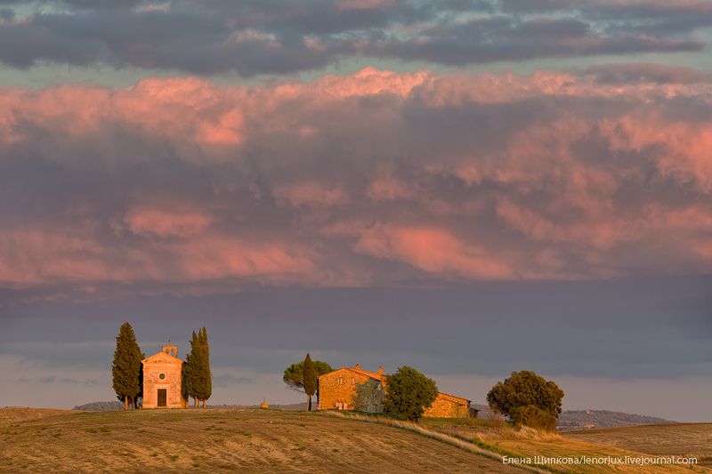 Тоскана. Часовня Виталетта на закатеphoto preview