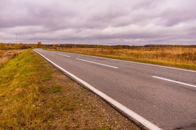 осень, дороги, дорога, листва, деревья, небо Осенними дорогамиphoto preview