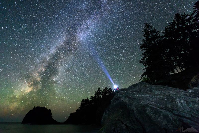 млечный путь, звезды,свет,скала,человек,океан,сша,орегон Сказочно-звездная ночьphoto preview