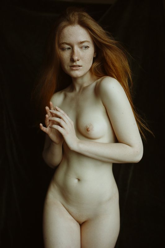 девушкав,згляд,модель,портрет,жанр,глаза,любитель,ню,топлесс,фотография,фотосессия,прикосновение, арт Ода Ботичеллиphoto preview
