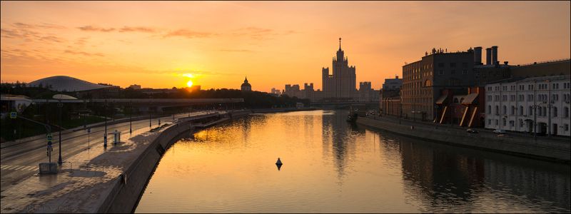 город, столица, Москва, Россия, рассвет, высотка, река, солнце Россия. Москва. Персиковый рассвет.photo preview