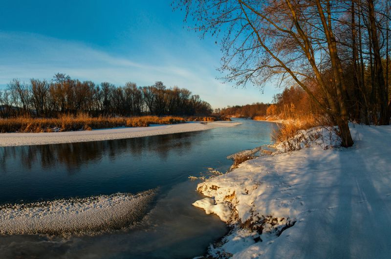 Зимний вечер на рекеphoto preview