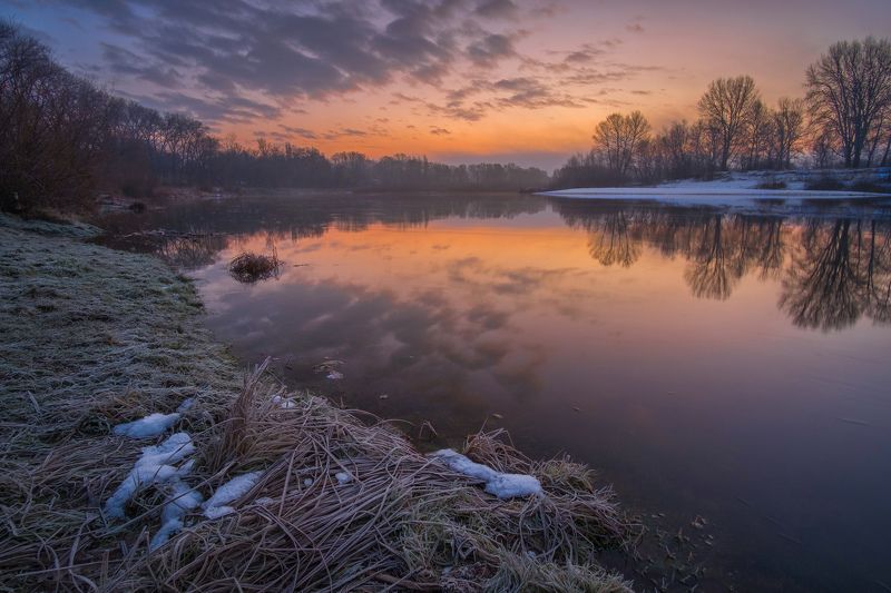 рассвет,утро,река,мороз,иней,природа,пейзаж,вода,десна,небо,зарево Зимний рассветphoto preview