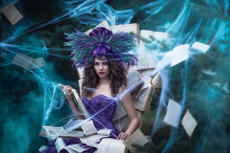 #самара #фотографвсамаре #книжныйчервь #девушкавлавандовомплатье #лаванда #кокошник #русскийкокошник #головнойубор #книги #читатькниги #меньшесоцсети #паутина #креслоизкниг #ноябрь #туман #всемирнаяпаутина #наилямайер #фотографнатальяснеговская Книжный червьphoto preview