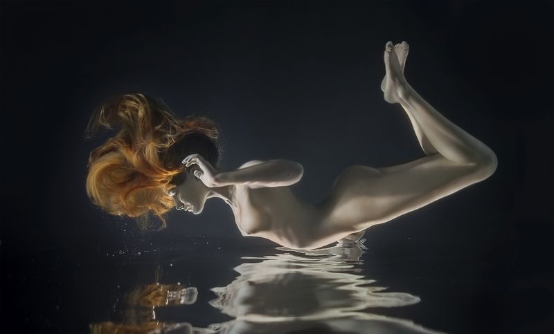 подводная фотосъёмка, съёмка обнажённой натуры. Вода.Зарождение жизни.photo preview