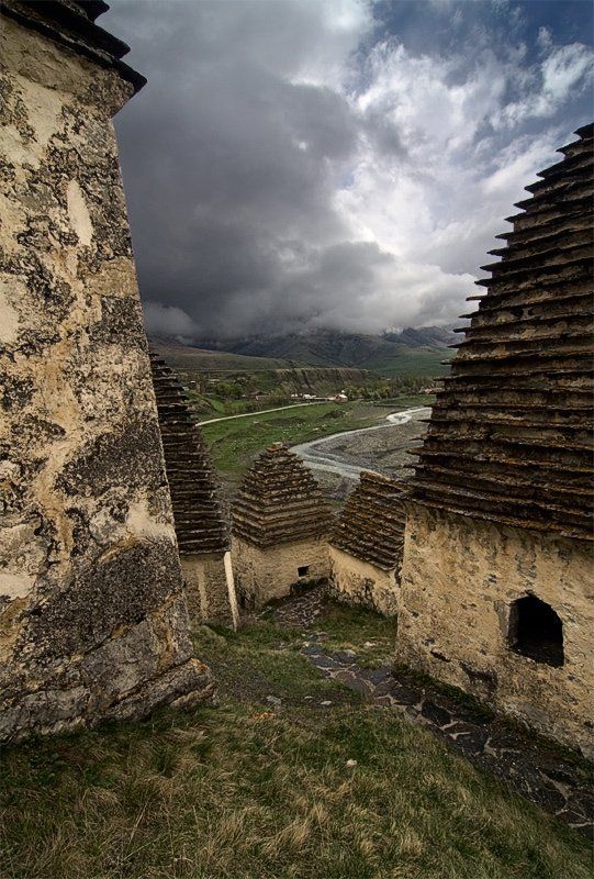 даргавс, горы, кавказ, северная осетия, город мертвых, родовой склеп Улицы города мертвыхphoto preview