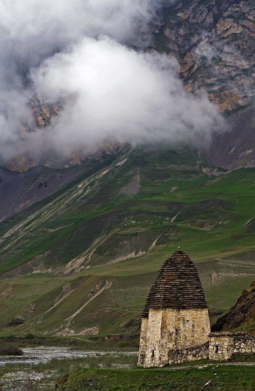 даргавс, город мертвых, северная осетия, кавказ, горы, родовой склеп, камни Окраина городаphoto preview