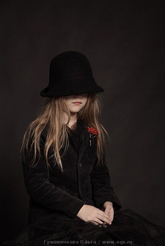 девочка, портрет, рябина, ребенок Девочка с рябинойphoto preview