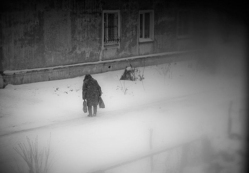 А снег стоитphoto preview