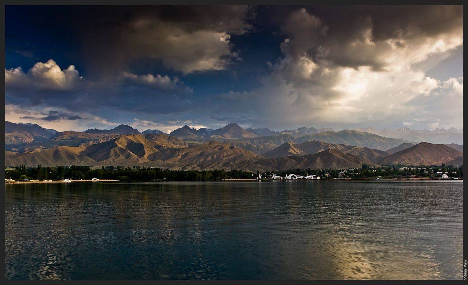 Утренний Иссык-Куль. Автор: Vitaliy Rage горы, киргизия, свобода, облака, восход, путь, выбор, море, озеро, вода, иссык-куль, Vitaliy Rage