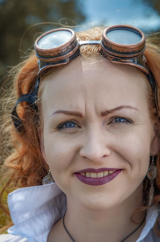 steampunk,Aline,девушка,стимпанк,портрет,жанр,жанровый портрет,улыбка,очки,гогглы,рыжая,фото Alinephoto preview