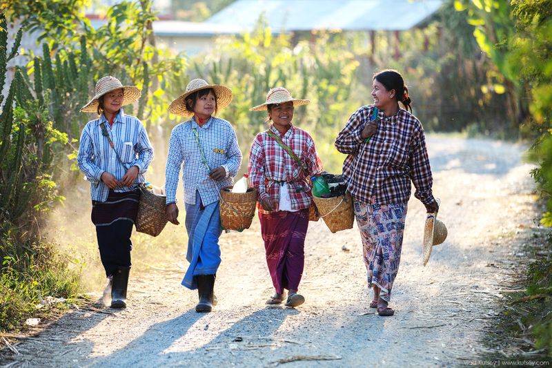 бирма,девушки,дорога,путь,улыбки,мьянма,Myanmar,Burma Дорога домой (Мьянма)photo preview