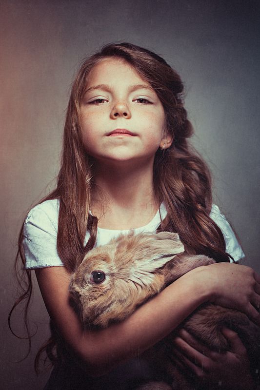 Девочка, кролик, студия *photo preview