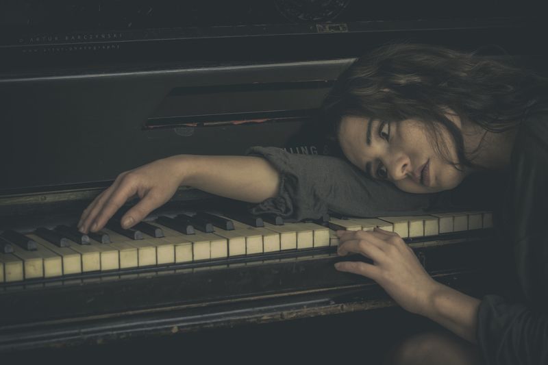 Artur Barczynski Portrait girl piano It\'s raininig outside photo preview