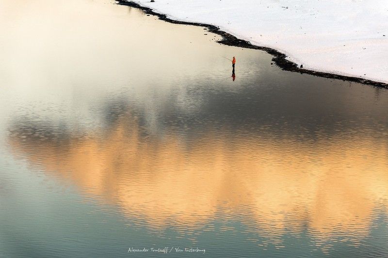 Люди, город, улица, жанр, река, вода, отражение, облако, рыбак, минимализм, человек, ***photo preview