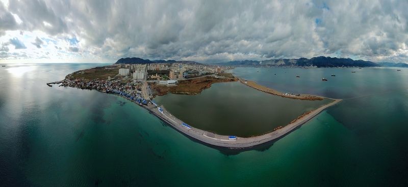 дрон, аэрофотосъемка, новороссийск, море, коса, суджукская лагуна, город Вид на Новороссийск с высоты птичьего полетаphoto preview