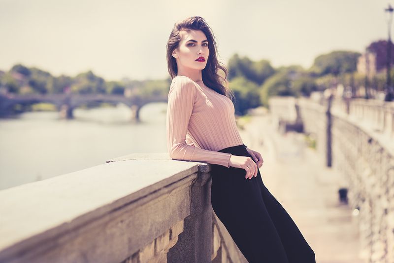 model,fashion,french,brunette,street,portrait, French moodphoto preview