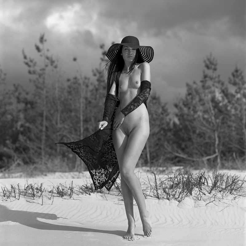 akt, nude, analog, hasselblad, ninoveron, women, topless, fineart, bw, 6x6, sun, Mishaphoto preview