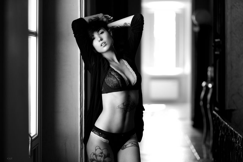 bw,natural light,tattoes,beauty,lingerie, bw momentsphoto preview