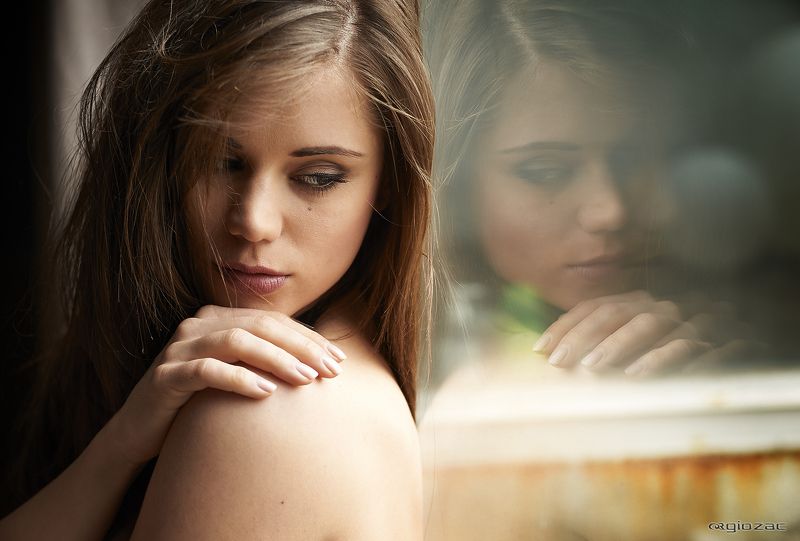 caprice,beauty,tones,portrait,cool, flashbackphoto preview