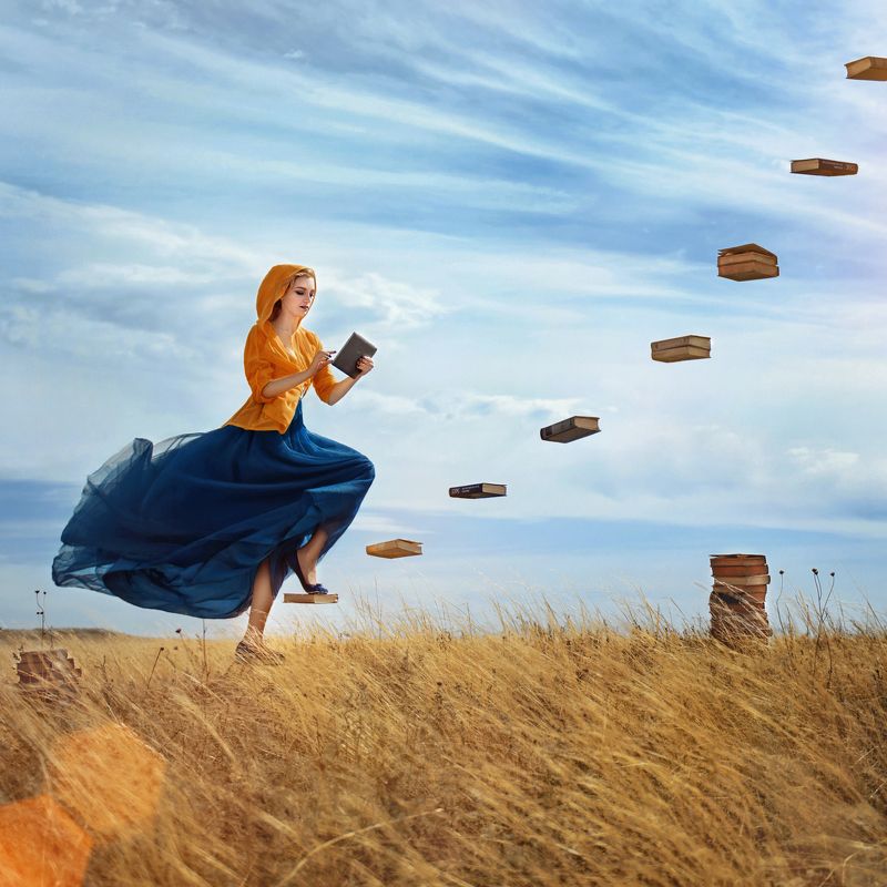 знание, книги, планшет, размышления, противоречия, девушка Знание — это то, что наиболее существенным образом возвышает одного человека над другим.photo preview