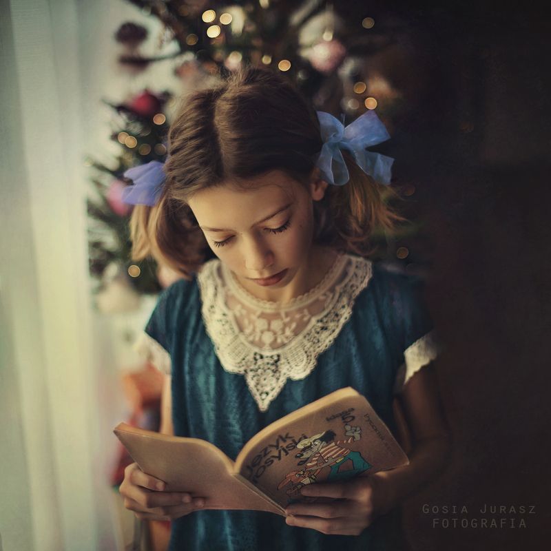 Aga :) Агнешка и моя старая книгаphoto preview