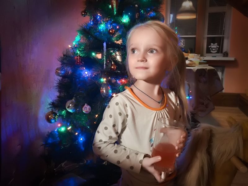 Детство, ребёнок, елка, праздник, Новый год, подарки, child, childhood С наступившим! фото превью