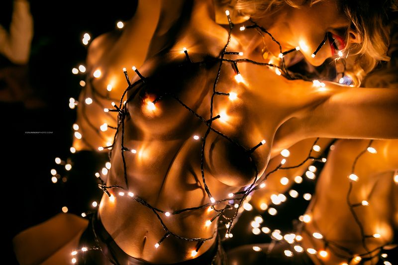 girl, nude, christmas, tree, lights, zilinskas Christmas Evephoto preview
