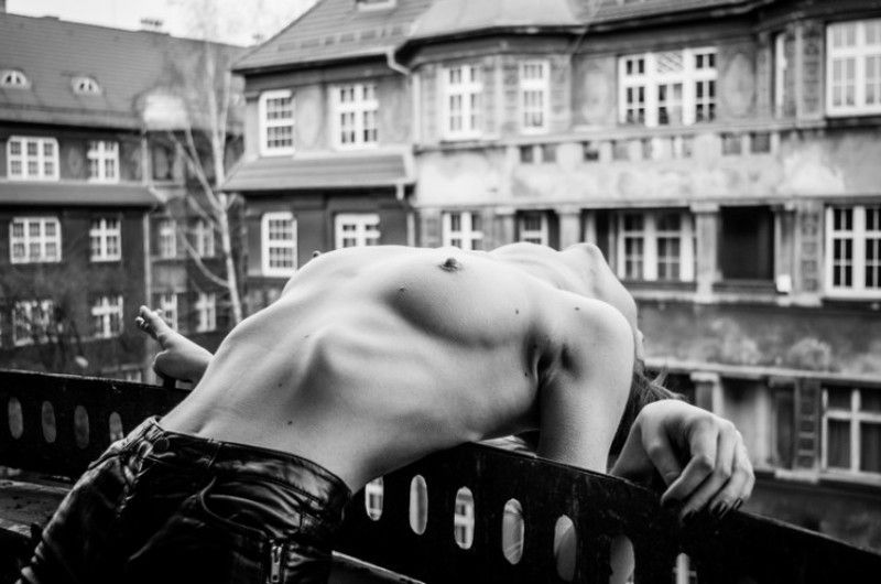 Noncreative nudephoto preview