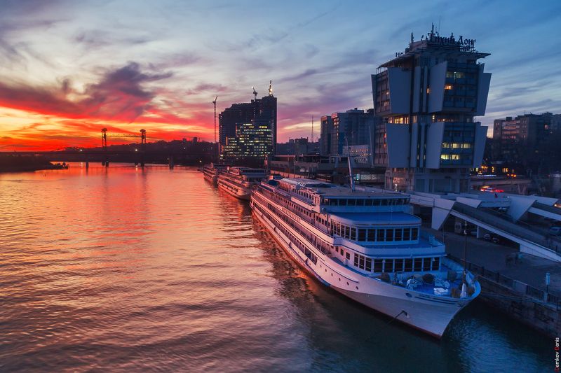 Горящее небо уходящего годаphoto preview