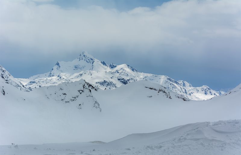 природа, пейзаж, горы, кавказ, эльбрус, снег, весна, вершины, панорама, Со склона Эльбрусаphoto preview
