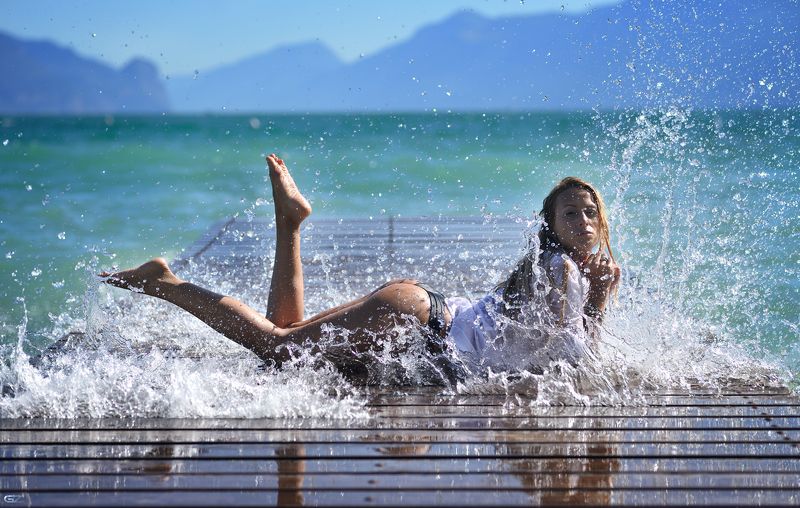 water,summer,babe,model,light, Shapes of the waterphoto preview