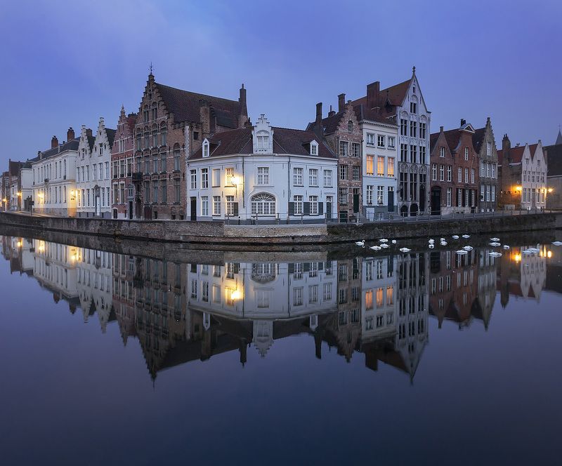 брюгге, отражение Симметрия в отраженииphoto preview