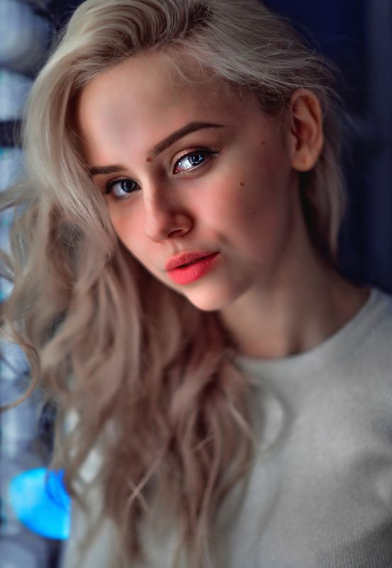 portait girl model eyes blonde bokeh * * *photo preview