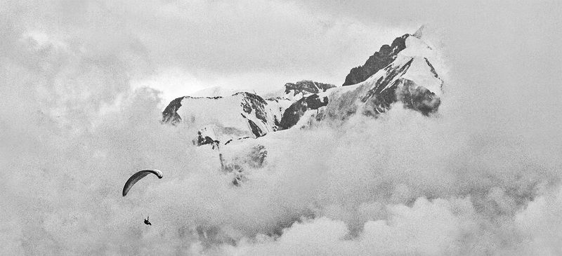 алтай, сибирь, парапланерист, полет, северо-чуйский хребет На граниphoto preview