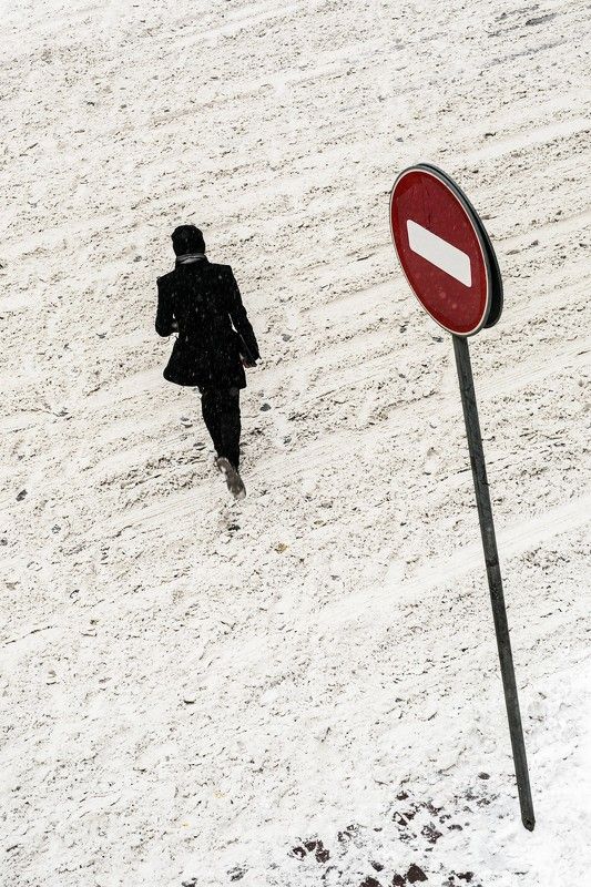 Люди, город, улица, жанр, человек, переход, знак, дорога, минимализм, цвет, красный,  ***photo preview