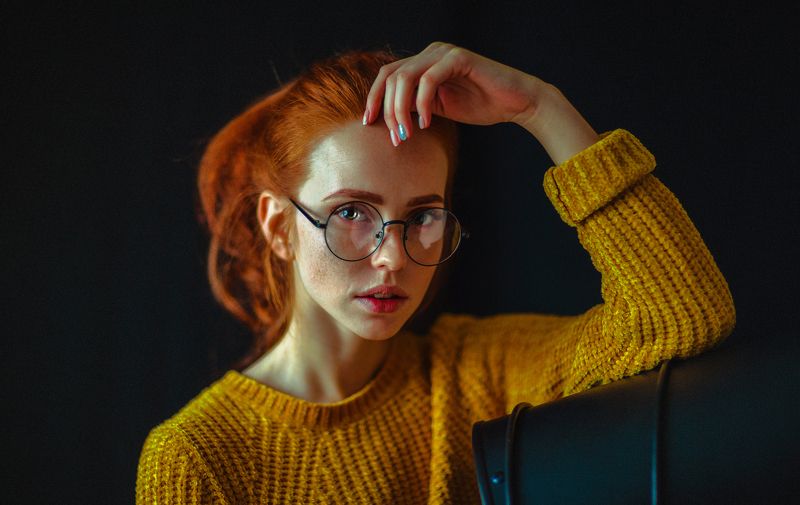portait girl model eyes redhead freckles веснушки очки рыжая bokeh glasses photo preview