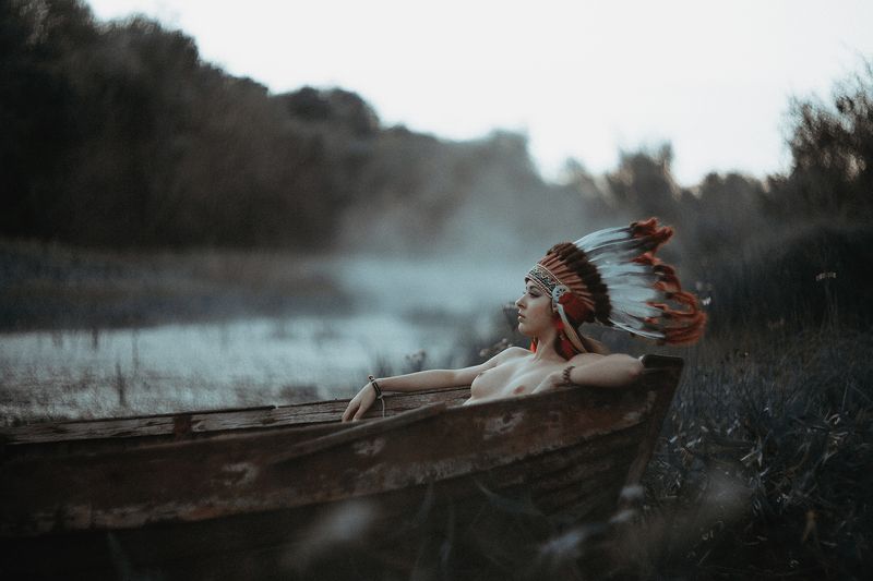 Girl, boat, canoe, Indian, hat, nude ***photo preview