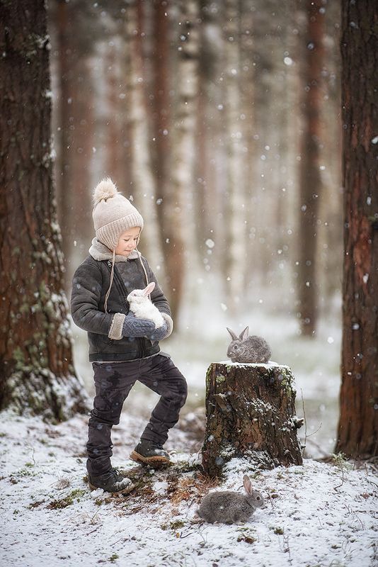 мальчик и зайчикиphoto preview