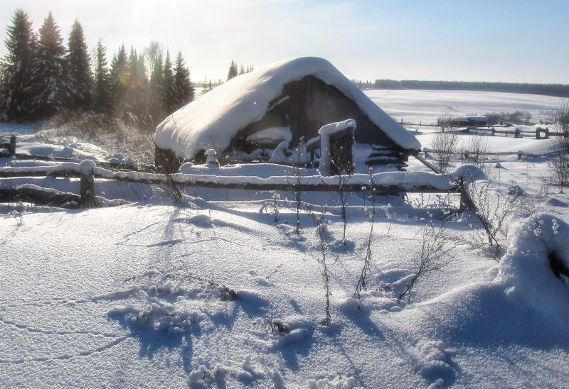 Снежные кругом сугробы, зиму украшали чтобы.photo preview