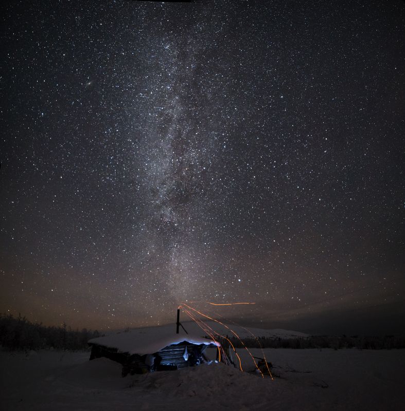 ночь, звезды, север, избушка, искры, млечный путь, зима, снег, северный урал, антон селезнев, звездный дым Где-то на краю Галактики...photo preview