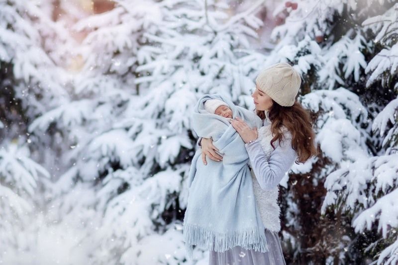 семья, младенец, ребенок, мальчик, лес, зима, елки, снег, снегопад, улыбка, первый, месяц, мама Первый месяц жизниphoto preview