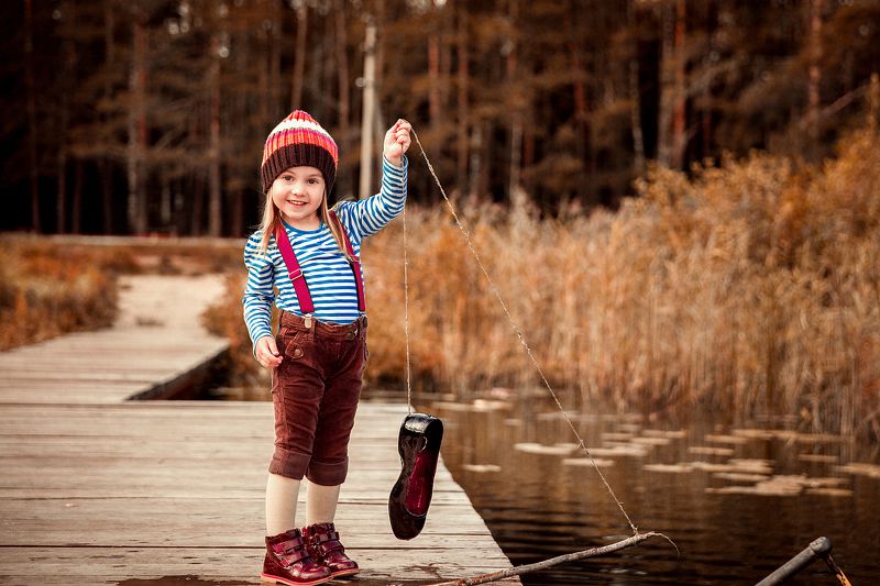на рыбалке, улов, удочка, ребенок, детский портрет, детки, девочка, рыбачка, маленькая девочка, малышка, ловим рыбу, в деревне, на речке Удачный улов...photo preview