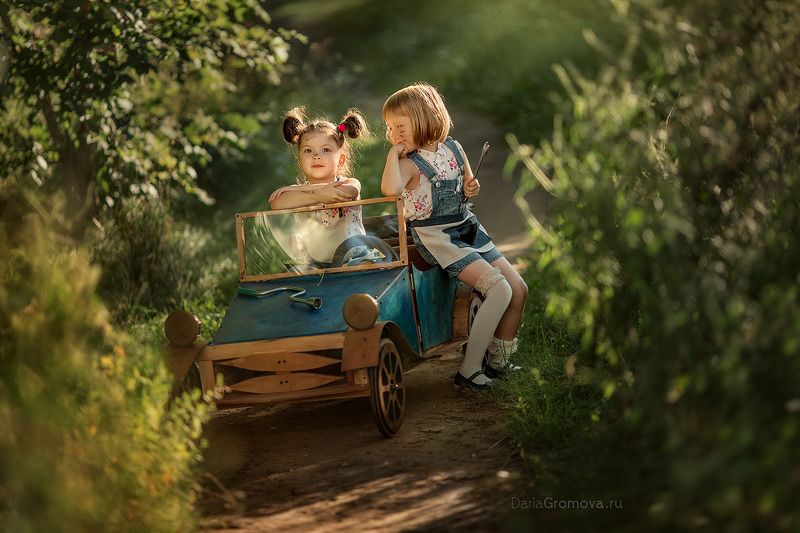 портрет, дарья громова, фотография, фото, фотоарт, фотограф, закат, детский портрет, дети, ребенок, сестры, малыш, девочка, мальчик, детская, фотосессия, фотосъемка, машина, лето, закат, тропинка Юные техники :-)photo preview