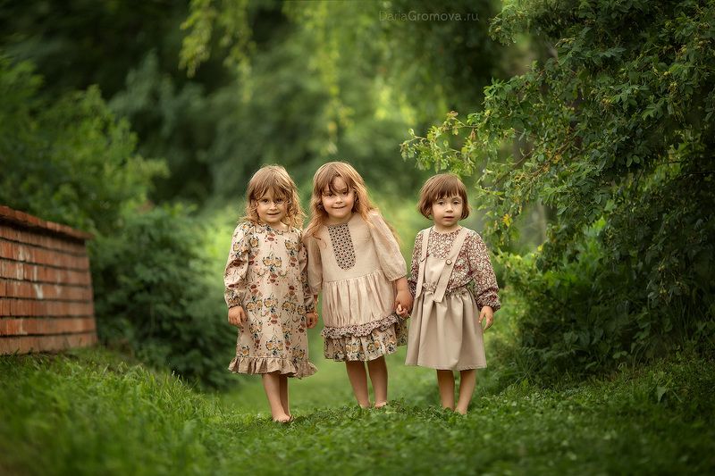 портрет, дарья громова, фотография, фото, фотоарт, фотограф, закат, детский портрет, дети, ребенок, сестры, малыш, девочка, мальчик, детская, фотосессия, фотосъемка, лето, трава, тройняшки Три горошинкиphoto preview