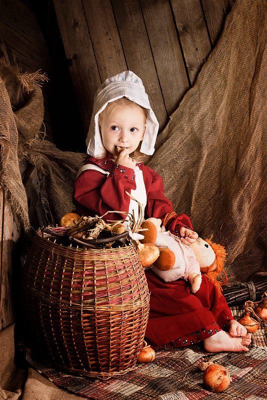 девочка,корзина,лук,сказка Золушкаphoto preview